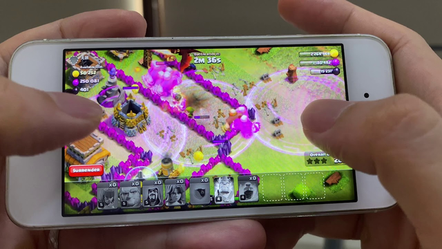 iPhone 5S in 2020 still works! Play Clash of Clans