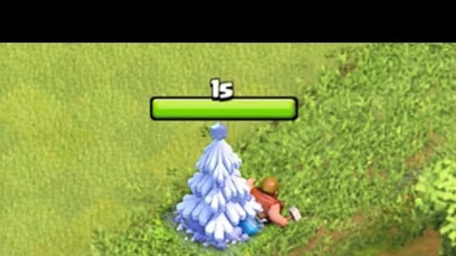 Clash of Clans - WHAT HAPPENS IF YOU REMOVE THE 2017 CHRISTMAS TREE?