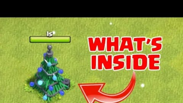 NEW CHRISTMAS TREE IN CLASH OF CLANS 2018 || WHAT'S.  INSIDE.